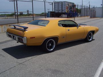 نسخة معاد تصميمها من PLYMOUTH GTX، بسقف صلب ببابين، 1971