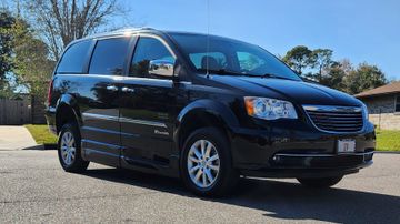 Chrysler Town and Country BraunAbility Van, 2015