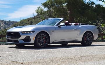 Ford Mustang GT Convertible (Mk VII) specs