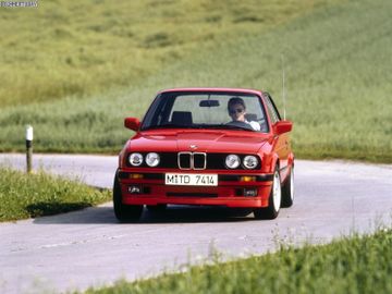 BMW 318iS (E30) specs