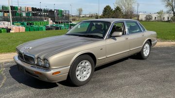 Jaguar XJ8 Sedan, 1998