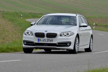 BMW 520i Touring (F11) specs
