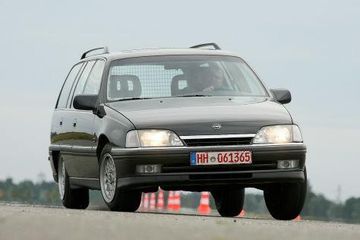 Opel Omega Caravan 2.0i (A) specs