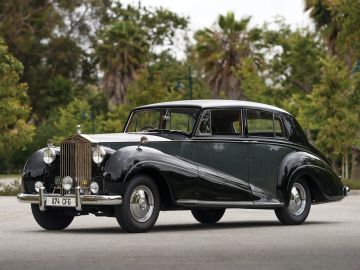 Rolls-Royce Silver Wraith Saloon by James Young, 1952