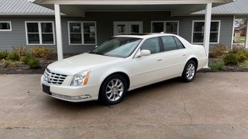 Cadillac DTS Luxury Sedan, 2010