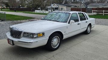 Lincoln Town Car Signature Series Sedan, 1996