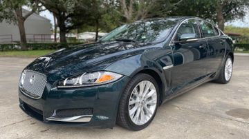 Jaguar XF Sedan, 2013