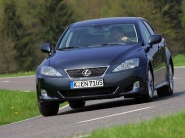 Lexus IS 220d specs