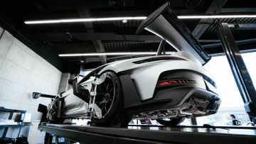 Porsche 992 GT3 RS Complete Track Upgrade by DEIZ Garage