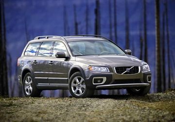 Volvo XC70 3.2 AWD (Mk II) specs