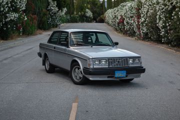 Volvo 242 Coupe VIN: YVIAX4727D2235725, 1983