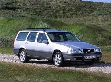 Volvo V70 Cross Country (Mk II) specs