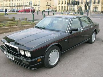 مواصفات Jaguar XJR 4.0 (XJ40)