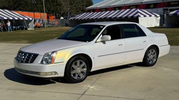 Cadillac DTS Luxury Sedan, 2007