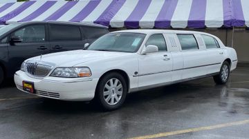 Lincoln Town Car Limousine, 2003