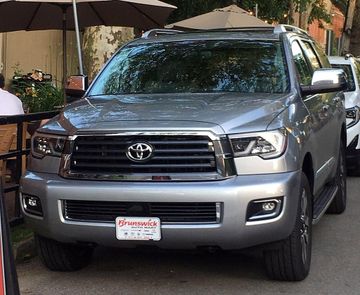 Toyota Sequoia (XK60) specs