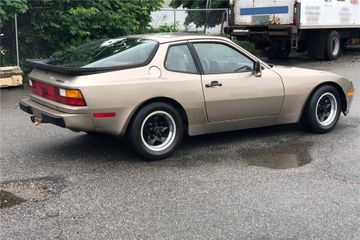 PORSCHE 944, 1983