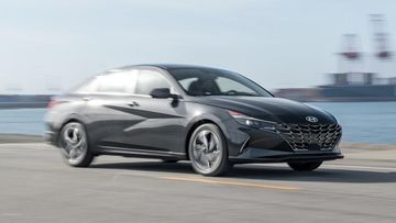 Hyundai Elantra 2.0 (Mk VII) specs