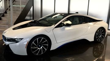 BMW i8, 2014