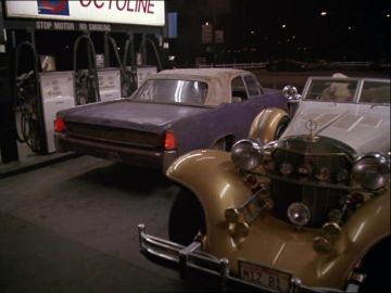 Excalibur Series IV Phaeton in Homer and Eddie (1989)