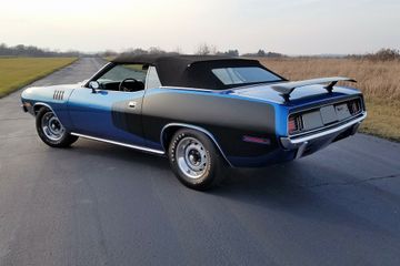نسخة مُعاد تصميمها من سيارة PLYMOUTH BARRACUDA HEMI المكشوفة، 1971