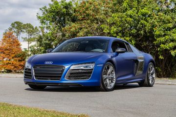 Audi R8 V10 Plus, 2014