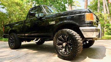 Ford F150 XLT Lariat Pickup, 1990