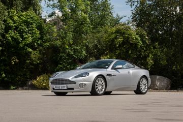 Aston Martin V12 Vanquish 2+2 Coupé, 2002