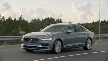 Volvo S90 D5 AWD specs