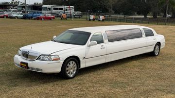 Lincoln Town Car Limousine, 2004