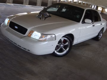 Ford Crown Victoria, 2000