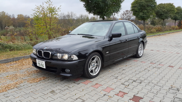 BMW 525i (E39) specs