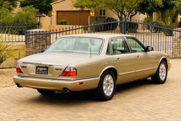JAGUAR XJ8 SEDAN, 1998