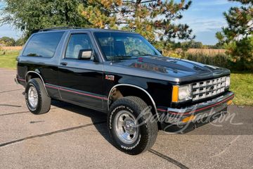 CHEVROLET S-10 BLAZER CUSTOM SUV, 1990