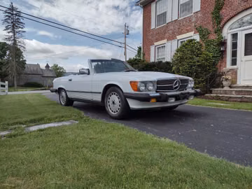 133 - Mercedes-Benz 560 SL Convertible, 1986
