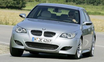 BMW 530d (E60 218 PS) specs