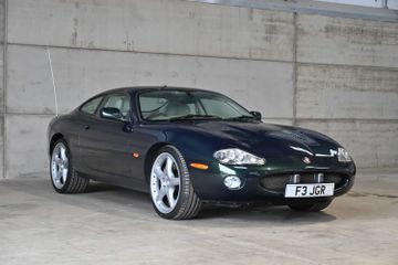 Jaguar XKR (X100), 2001