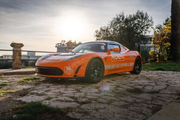 Tesla Roadster, 2010