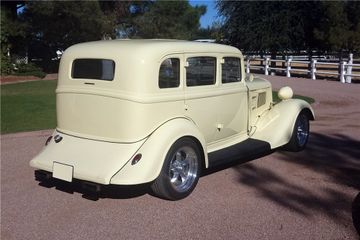 سيارة PLYMOUTH PE CUSTOM SEDAN، موديل 1934