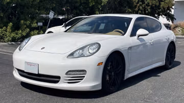 Porsche Panamera 4, 2011