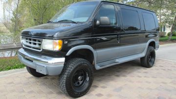 Кастомный фургон Ford E150, 2002 года