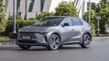 Toyota bZ4X FWD (204 PS) specs