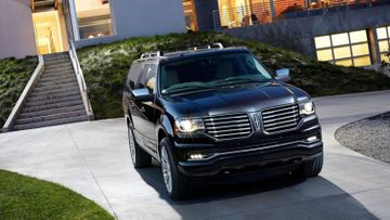 Lincoln Navigator (SWB U326 facelift) specs
