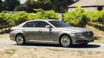 Genesis G90 Ultimate 5.0 AWD (facelift) specs