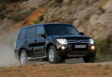 Mitsubishi Pajero 3.8 V6 (Mk IV 5-door) specs