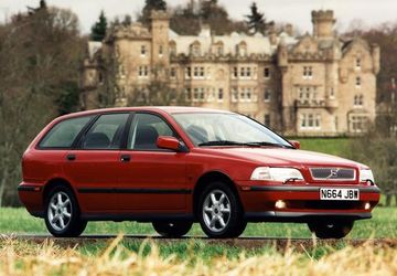 Volvo V40 1.9 TD specs