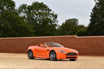 Aston Martin V8 Vantage Roadster, 2010