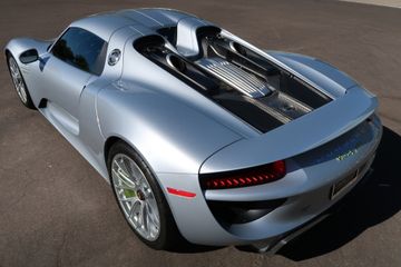 PORSCHE 918 SPYDER, 2015