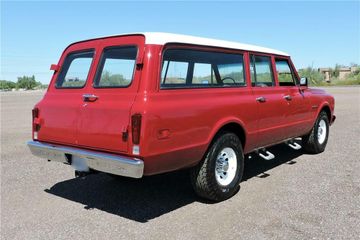 CHEVROLET SUBURBAN, 1970