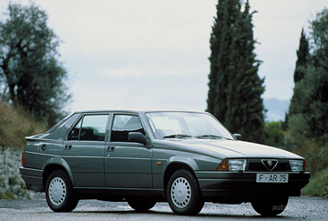 Alfa Romeo 75 1.8 specs